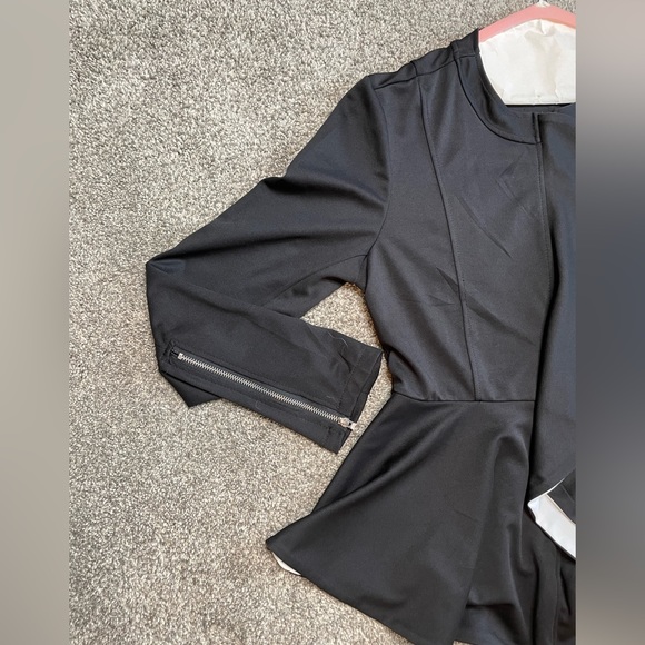 Cellabie light weight jacket.  Color:Black and white.  Size Xl - Picture 6 of 11